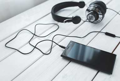 “他是牺牲品！”——皇马不敌曼城深陷危机 金球奖得主为裘德·贝林厄姆的态度辩护